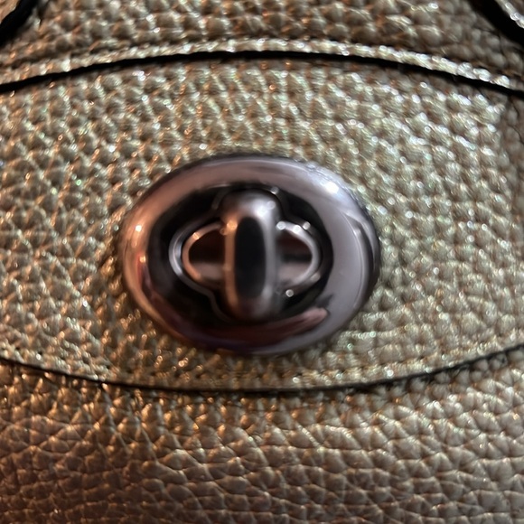 Coach metallic olive green pebble leather bag - Picture 9 of 10